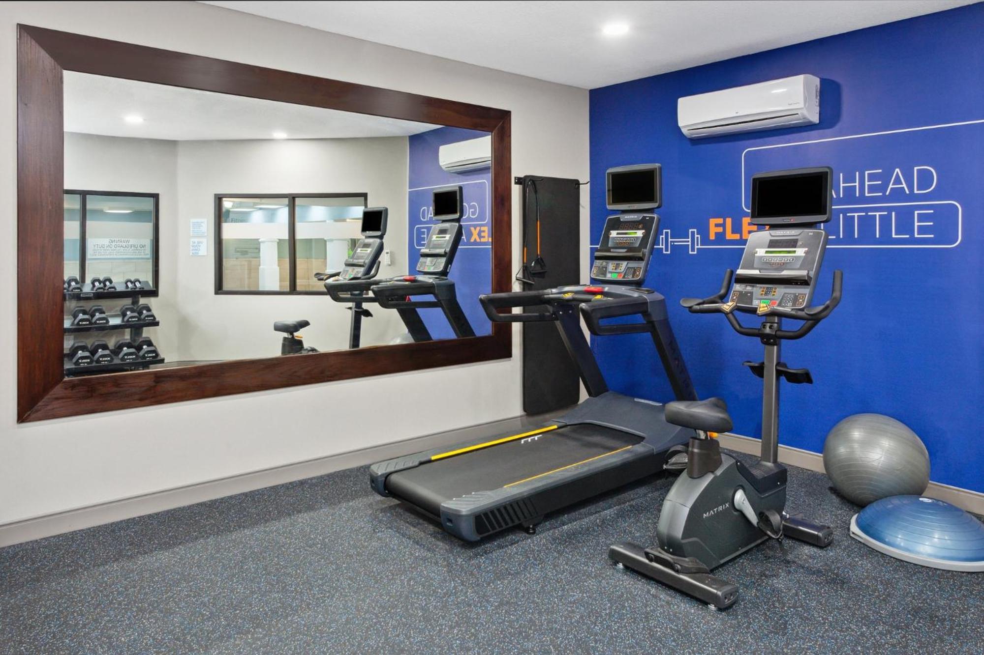 Holiday Inn Express Fremont By Ihg Экстерьер фото